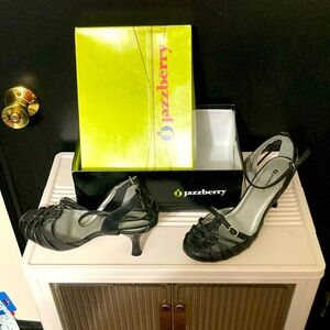 Size 8 jazz berry “sandaly” heels